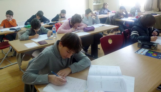 Concursul LuminaMATH, rampă de lansare pentru olimpici internaționali - concursulluminamath-1322400674.jpg