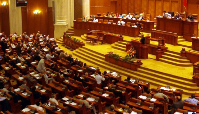 Conducerea SIE ar putea fi invitată la Parlament, pentru audieri - conducereasielaparlament-1413310022.jpg