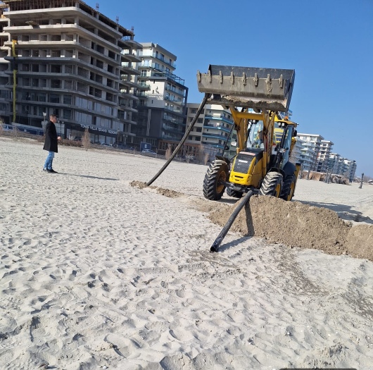 Conductă îngropată în nisip care deversa în Marea Neagră, descoperită la Năvodari - conducta-t-1773426473.webp