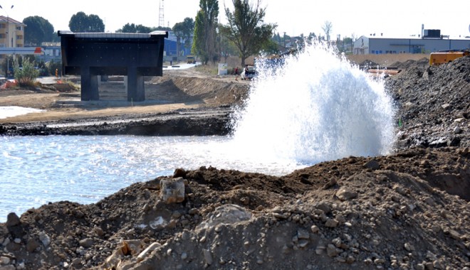 Dorel de la autostradă a lăsat mii de case fără apă - conductaapaspartalaovidiu59-1317148467.jpg