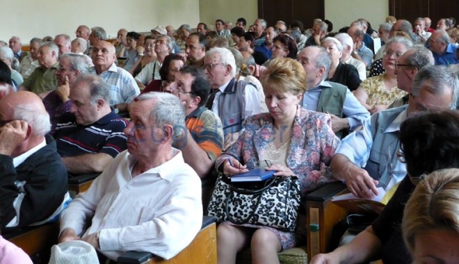 Luna viitoare, prima conferință județeană a Uniunii Asociațiilor de Proprietari - conf-1361367783.jpg