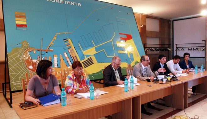 Administrația portuară demontează raportul corpului de control - conferintaapc-1374769318.jpg