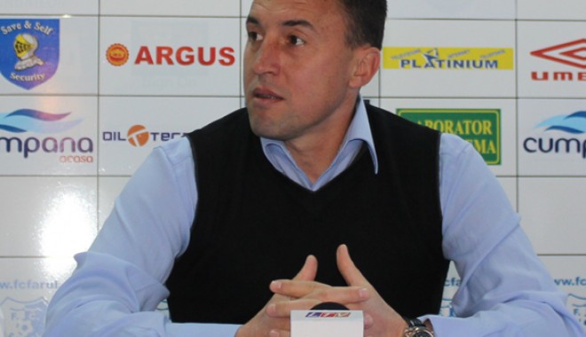 Viorel Tănase, supărat pe unii dintre jucătorii Farului - conferintafcfarul2-1333301157.jpg