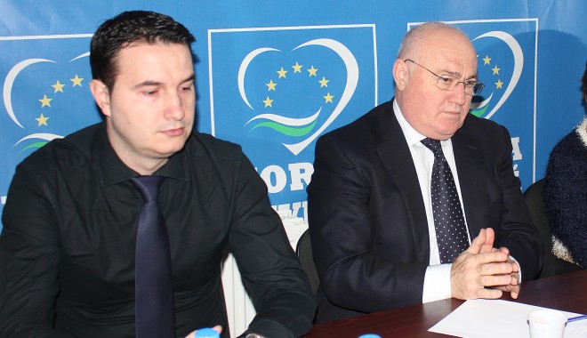 Deputatul Dănuț Culețu merge pe mâna tinerilor în partid - conferintafortacivica5-1360503783.jpg