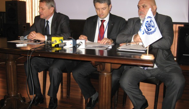 Salvatorii maritimi din șase țări s-au reunit la Constanța - conferintasar-1320089563.jpg