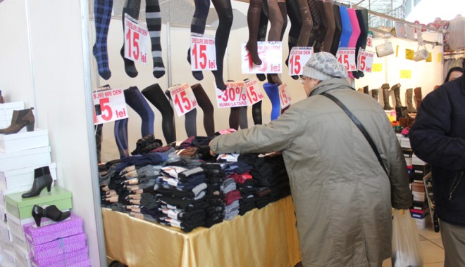 Constănțenii cumpără confecții și încălțăminte românească la preț de chilipir - confintex1-1359574451.jpg