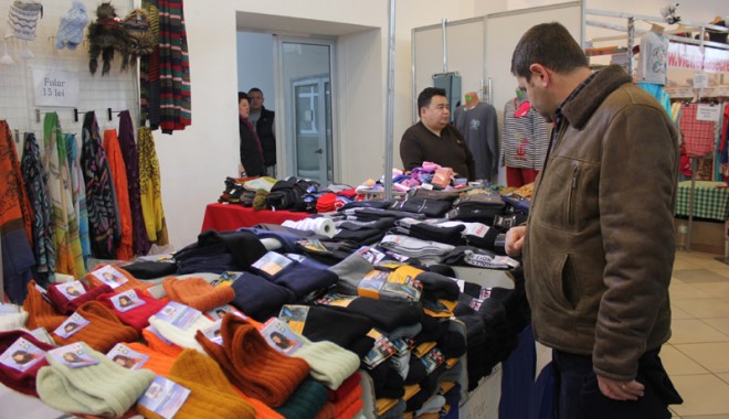 Constănțenii cumpără confecții și încălțăminte românească la preț de chilipir - confintex10-1359574517.jpg