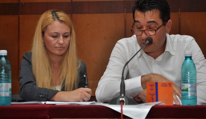SCANDAL și DEMITERI / Cad capete în PDL Constanța - confpdl87-1340047992.jpg