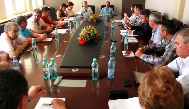 Consilierii au adoptat noi măsuri de protecție socială la Mangalia - consilieriiauadoptatnoimasuriman-1445170171.jpg