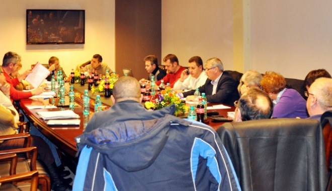 Consilierii din Mangalia  au majorat plafonul de acordare  a ajutoarelor alimentare - consilieriidinmangalia-1393856521.jpg