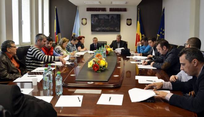 Consilierii din Mangalia au votat programul  de evenimente pentru sezonul estival 2015 - consilieriidinmangalia-1433173232.jpg