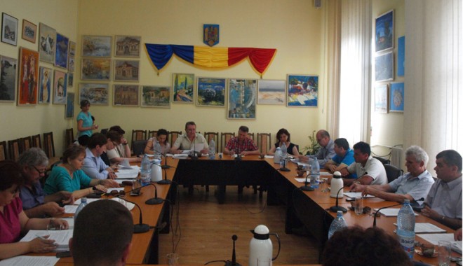 Consilierii din Medgidia au aprobat rectificarea bugetului pentru spitalul municipal - consilieriidinmedgidia-1410545382.jpg