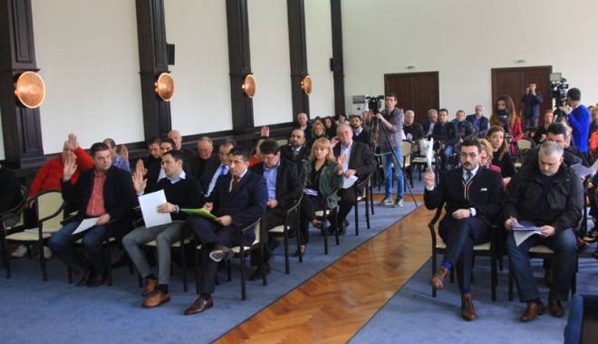 Salarii mai mari pentru angajații  din Primăria Constanța - consilieriilocalimajoreaza-1438012552.jpg