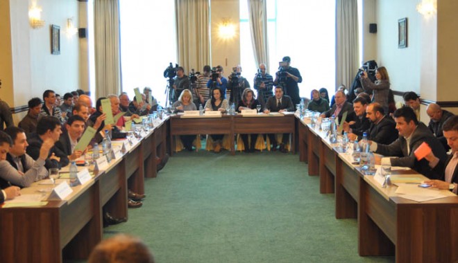 Consilierii locali votează pentru a primi acțiuni la Portul Constanța - consilieriilocalivoteaza-1396461316.jpg