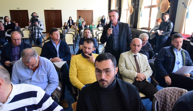 Liberalii nu vor ca terenul  din jurul Pavilionului Expozițional  să treacă în administrarea CJC - consilierijudetenipnl2-1509377159.jpg