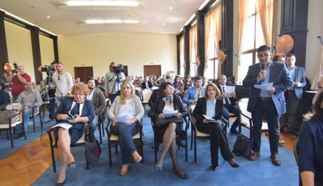 Consilierii PNL din Constanța reacționează: Unde este urgența, domnilor guvernanți? - consilierimunicipali-1485966588.jpg