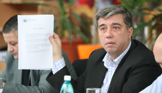Deputatul Victor Manea, înlocuit la șefia municipală a PNL Constanța - consilierisedintaclvictormanea70-1407242756.jpg