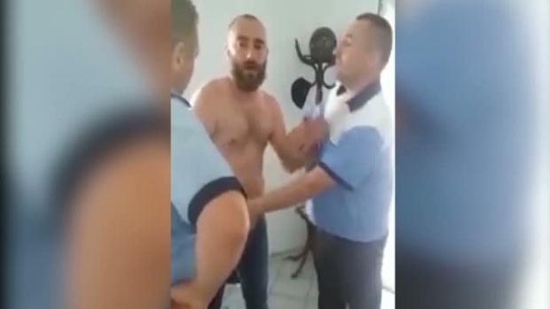 DE RÂSUL LUMII. CONSILIER PSD, DOSAR PENAL după ce s-a dezbrăcat în fața polițiștilor - consilierpsd01822600-1497356464.jpg
