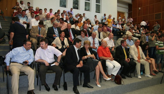 Afacerile consilierilor județeni - consiliuljudetean8-1318439841.jpg