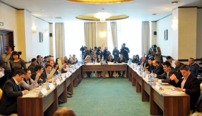 Consiliul Local, de acord să primească încă 13% din Portul Constanța - consiliullocalavotattransferul-1396543386.jpg
