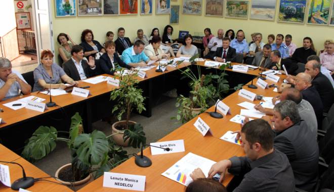 Consilierii din Medgidia stabilesc impozitele pentru anul viitor - consiliullocalmedgidia2-1447869327.jpg