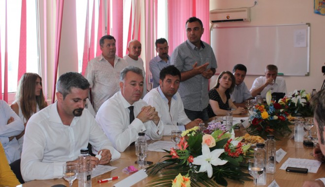 Primarul Cristian Radu aduce investitori din Israel la Mangalia - consiliulocalmangalia49-1375630453.jpg