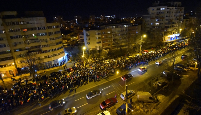 Constanța bate record după record. Mii de oameni la protestele din weekend - constanta19-1486306580.jpg