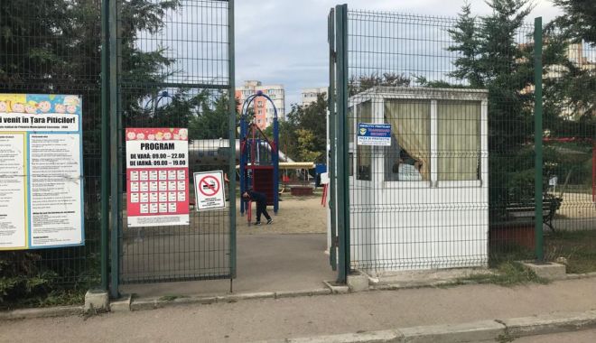 Constanţa. Au fost redeschise parcurile Ţara Piticilor din Medeea şi de la Casa de Cultură - constantaaufostredeschise-1602676548.jpg