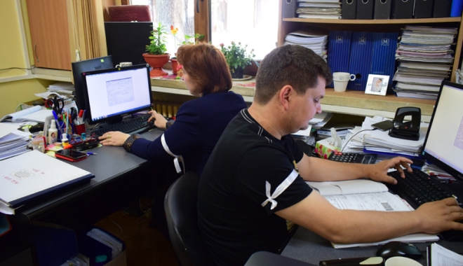 Sedii noi pentru două servicii din Primăria Constanța - constantabirourimutate-1515775505.jpg