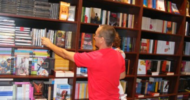 30.000 de volume și cursuri de limba franceză,  la Biblioteca  din Mangalia - constantacarte11347477002-1352320210.jpg