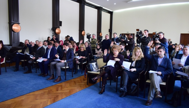 Aleșii locali se întrunesc în comisiile de specialitate. Constănțenii, așteptați cu sesizări - constantacomisiidespecialitate-1494762517.jpg