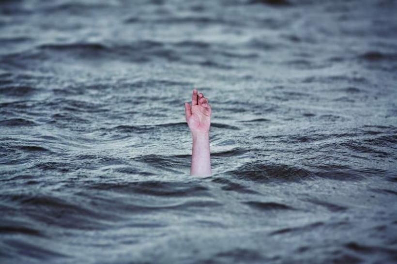 Ziua tragediilor. Încă un înecat pe plaja din Costineşti - constantacopil11aniinecatmarezon-1755083350.jpg