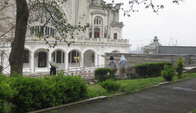 Astăzi, maxime de 13 grade Celsius și averse de ploaie, la Constanța - constantafaleza-1323165591.jpg