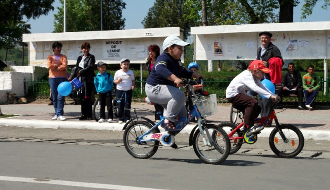 Constanța pedalează pentru sănătate - constantapedaleaza-1382363987.jpg