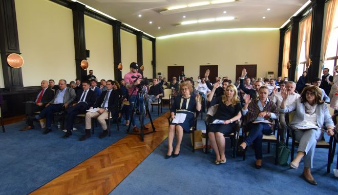 Consilierii locali, convocați în ședință. Doi academicieni devin cetățeni de onoare ai Constanței - constantasedinta-1562710195.jpg