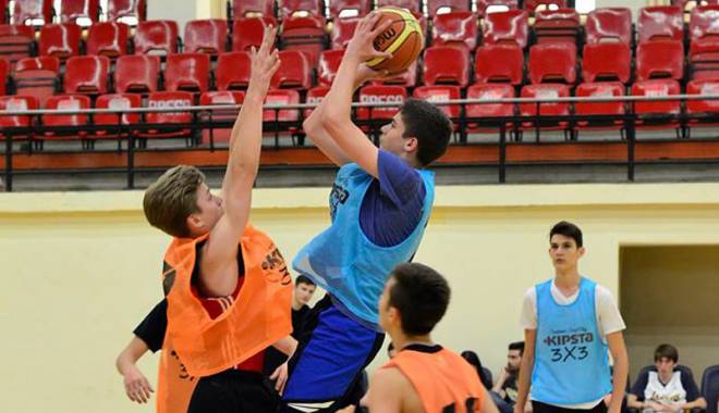 Constanța Street Play 3x3, spectacol baschetbalistic la Sala Sporturilor - constantastreetball-1441996320.jpg