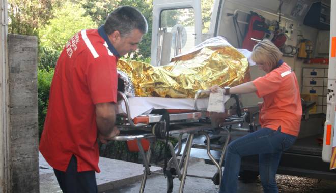 Constănțeni ajunși la spital cu arsuri după ce au aprins focul cu benzină - constanteniauajuns-1414507996.jpg