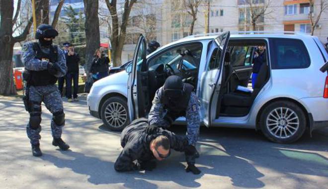Constănțenii, invitați la Ziua Poliției Române,  în Piața Ovidiu - constantenii-1458848135.jpg