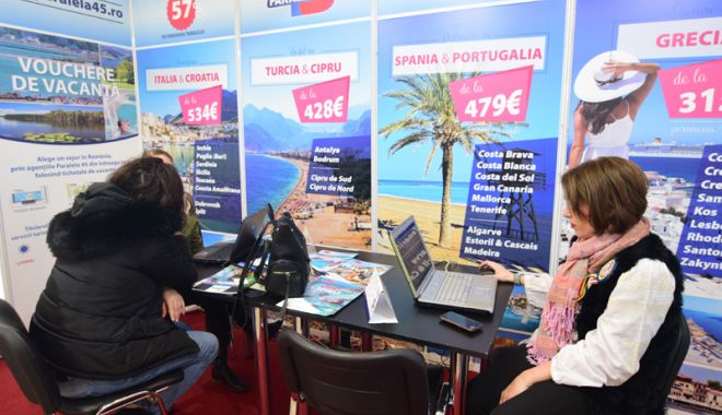 Constănțenii cumpără vacanțe la preț redus și mobilă ieftină, la târgurile din Mamaia - constantenii11-1521741588.jpg