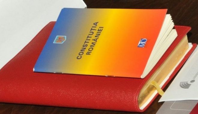 Se strâng semnături pentru revizuirea Constituţiei. Vezi ce se dorește - constitutieju5loyi1bz678x381-1706896603.jpg