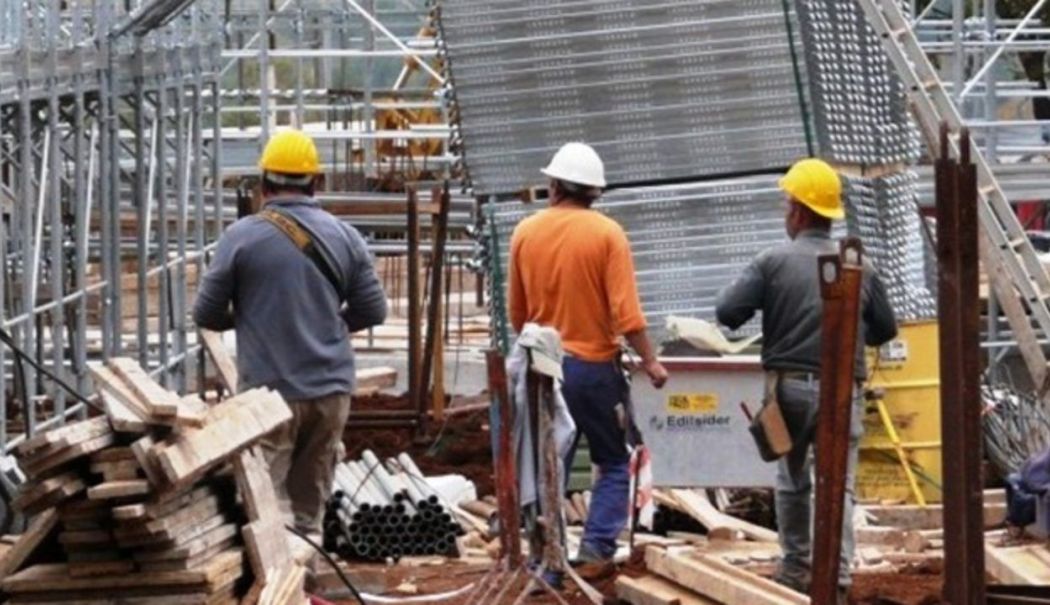 „Taxa pe stâlp” a fost adoptată de Guvern. Companiile primesc o reducere până la 25 mai - constructii-1743680688.jpg