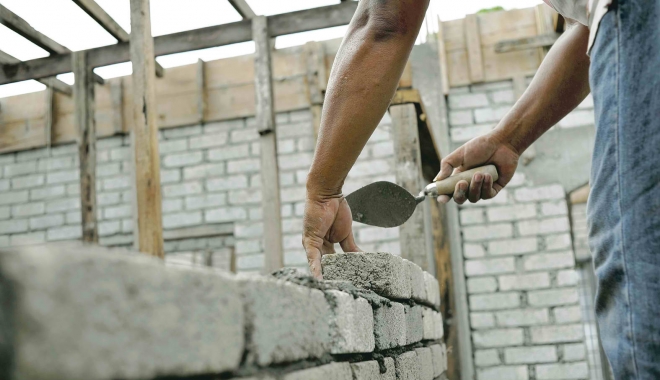 LUCRAȚI CU ZIUA? Veștile sunt bune - constructiieconomie-1495107719.jpg