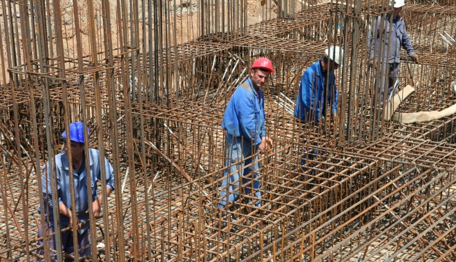 CE abordează problema discriminării fiscale a cetățenilor mobili din UE - constructiimuncitor-1390229779.jpg