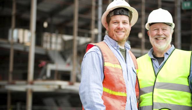 Îți cauți de muncă? Sute de joburi vacante - constructionworkersmedium-1438762882.jpg
