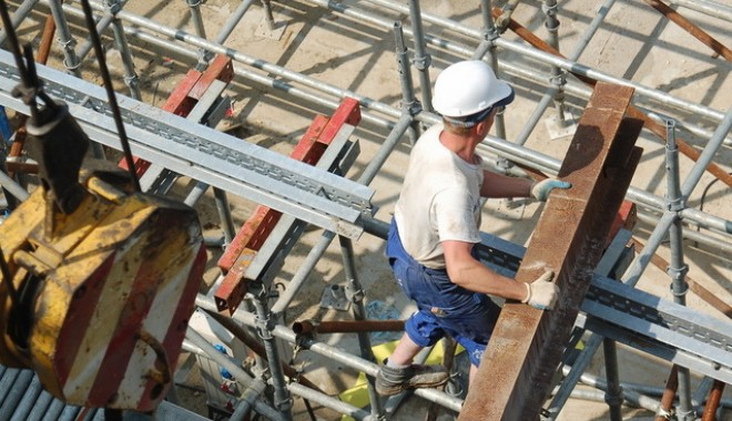 De ce plâng constructorii din Constanța? - constructor-1349724476.jpg