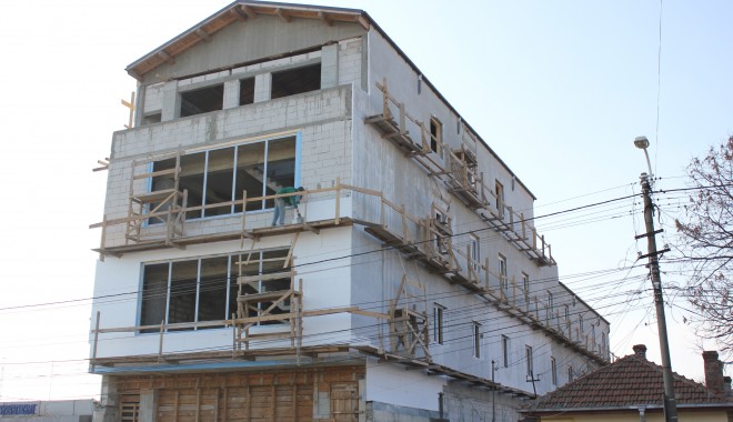 În sud - estul țării s-au finalizat mai puține locuințe, în trimestrul trei - constructori2-1354528032.jpg