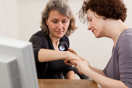 Consultații gratuite pentru bolnavii de psoriazis - consultatiipsoriazis-1339596346.jpg