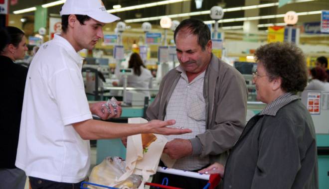 Consumatorii români, din ce în ce mai conștienți de drepturile lor - consumatoriiromani-1426265749.jpg