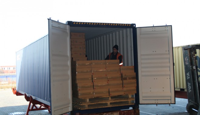 Pachete de cărți de joc, susceptibile a fi contrafăcute, confiscate la Agigea - container-1392194088.jpg