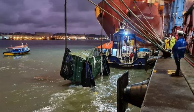 Containere căzute în apele mării în timpul operării unei nave - containerecazuteinapelemarii-1650291887.jpg